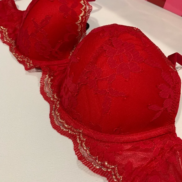 💋 VS 32D Dream Angels Scarlet Lace Demi Bra 🔥 BNWT - Picture 2 of 5